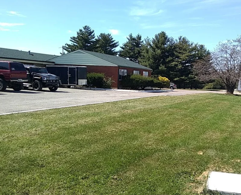 Hillcrest Motel lawn, exterior, and parking area